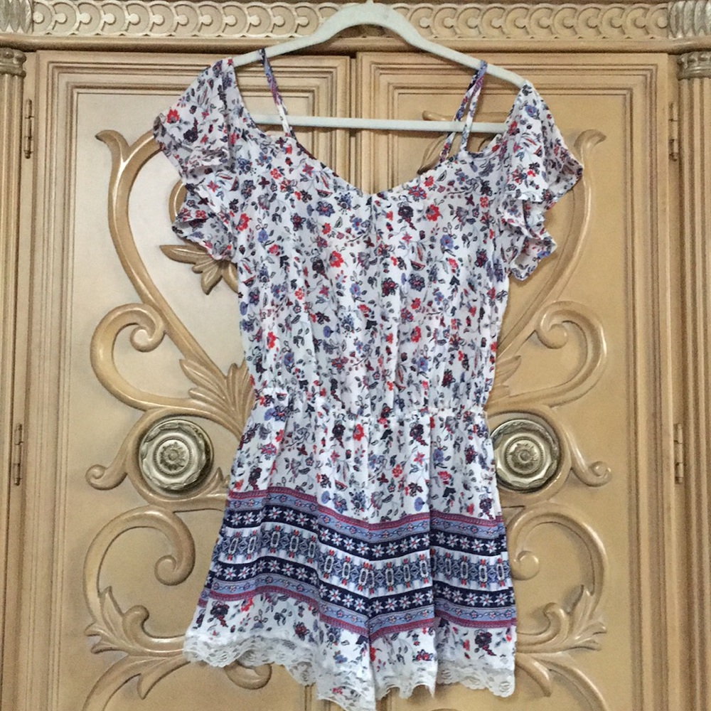 Mimi Chica Floral lace bottom romper nwot S